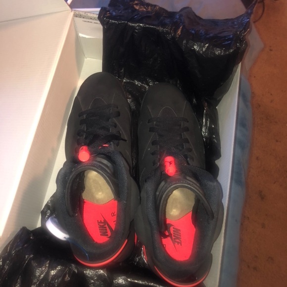 Jordan 6 2019 size 12 pre owned. Like new - Picture 4 of 4